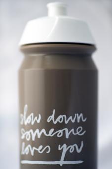 Liix MANAMOLOTOV SLOW DOWN SOMEONE LOVES YOU Trinkflasche / 500ml 3